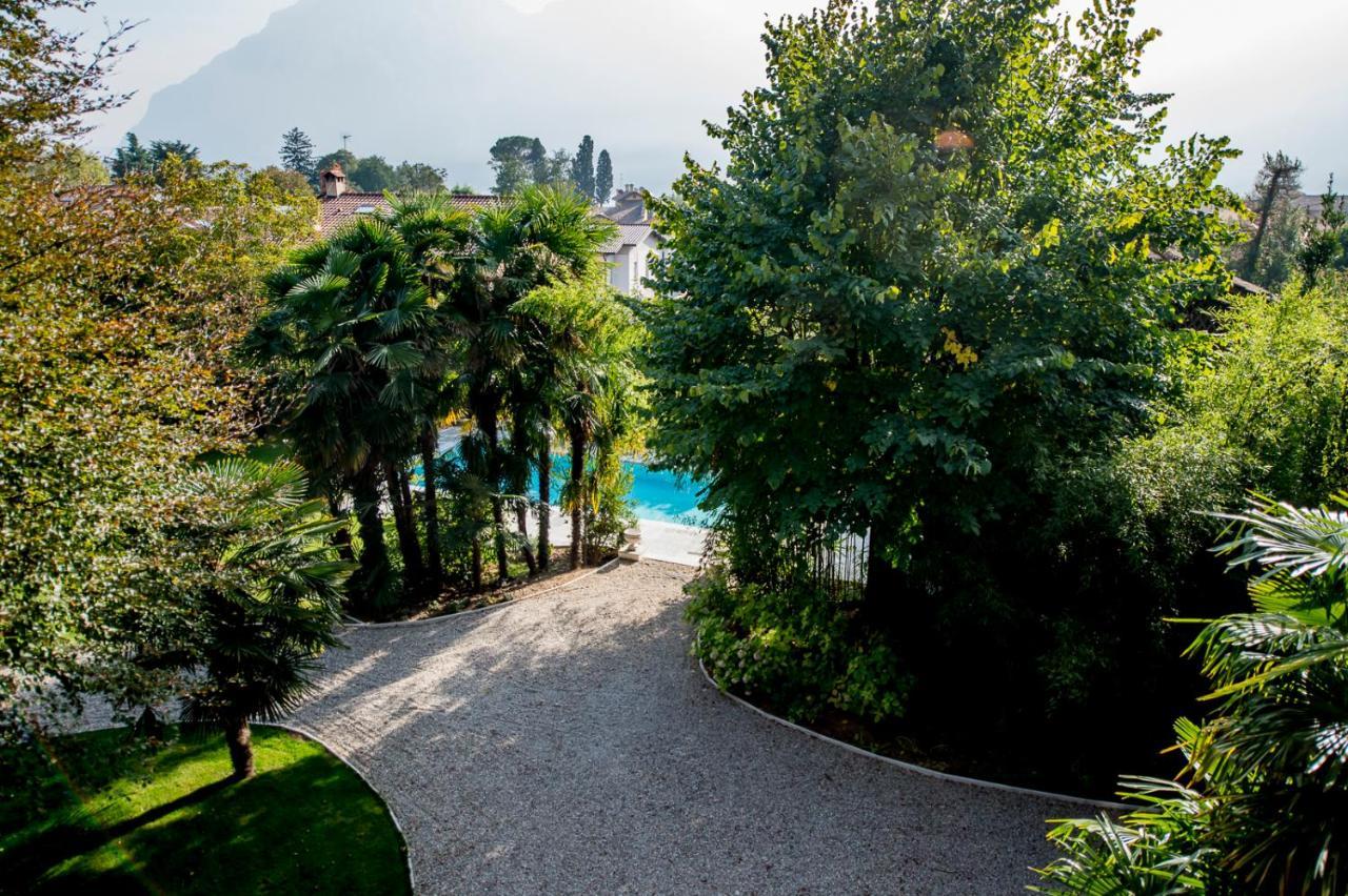 Mandello Del Lario Villa Sleeps 12 Pool Exterior photo
